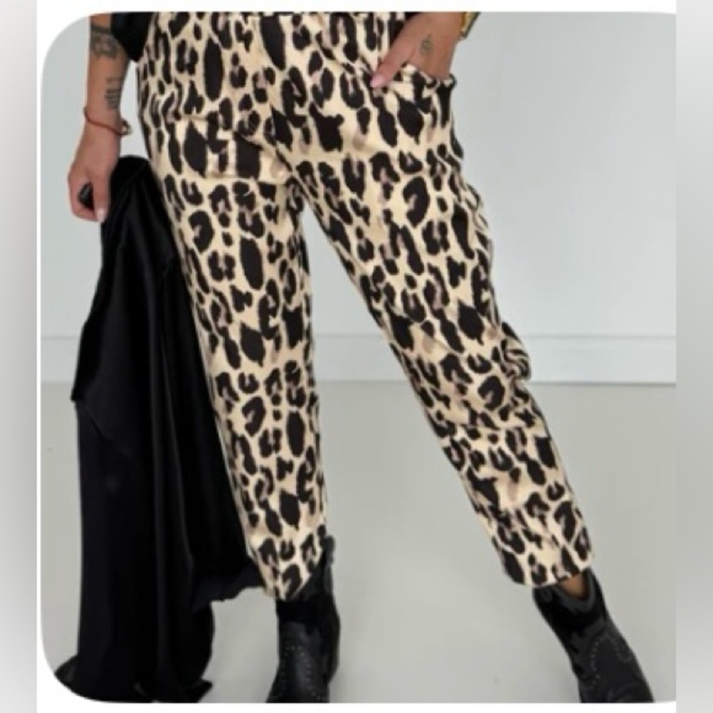 Chic Leopard Print Joggers silky